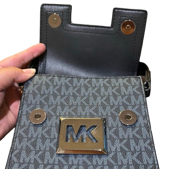 Michael Kors Crossbody - Picture 3 of 7
